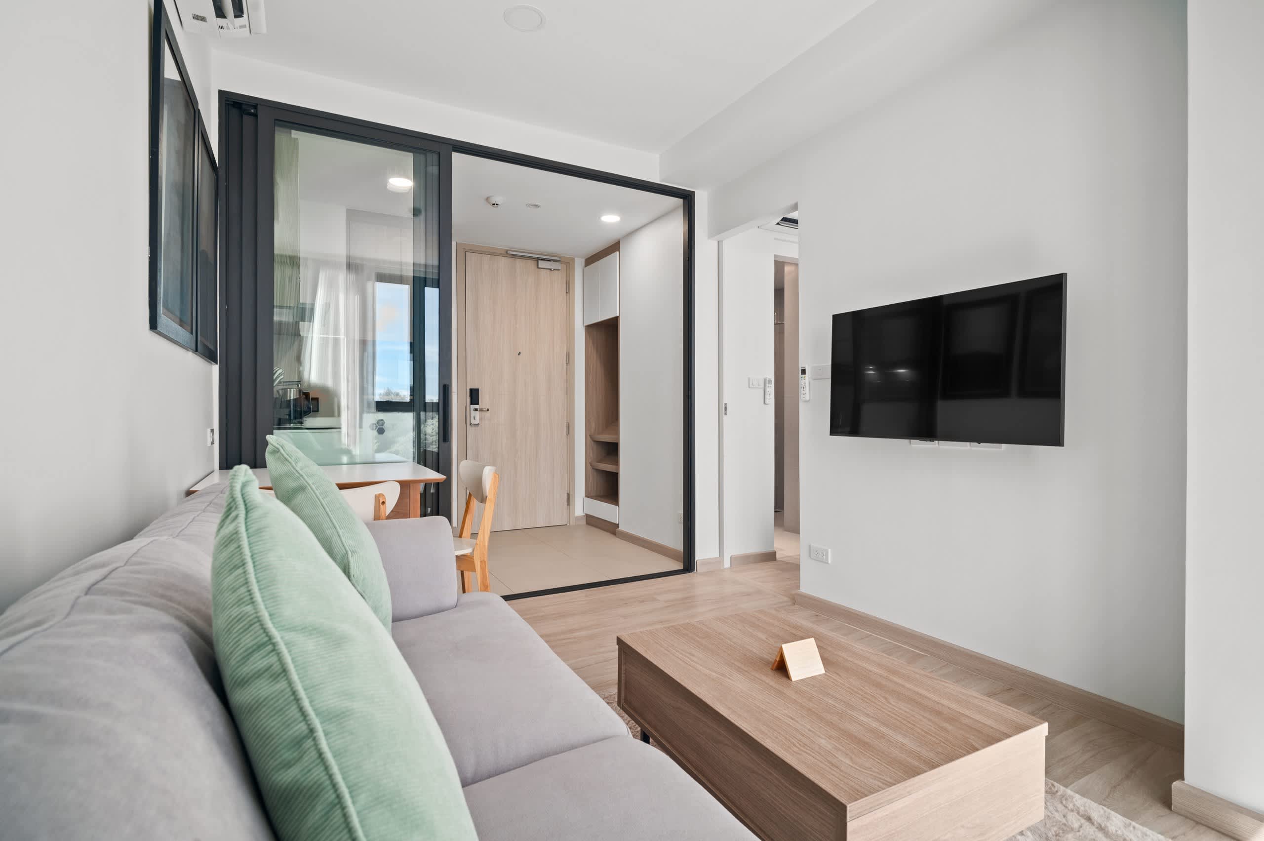 Skypark Aurora 1BR 1Bx Lake side